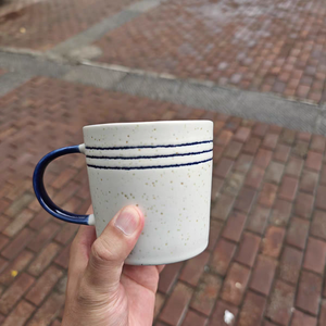 Nouvelle conception, bonne qualité, tasse en céramique bleu foncé à motif de dessin animé, finition mate personnalisée, grès de qualité supérieure, classique, compatible lave-vaisselle et micro-ondes - Product Image 5