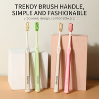 Brosse à dents pour couple adulte, lot de 2, poils doux comme des nuages, design spécial à grandes perforations