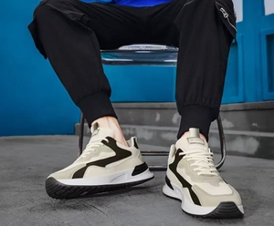 Chaussures de sport pour hommes en stock pour la vente en gros, chaussures décontractées simples à semelle épaisse, chaussures respirantes en mesh à lacets pour adolescents - Product Image 4