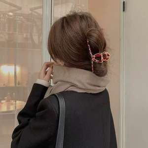 الأكثر مبيعًا إكسسوارات شعر كلاسيكية سوداء معدنية مصمم بتصاميم بسيطة للسيدات - Product Image 2