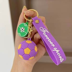 Porte-clés en plastique en forme de ballon de football de dessin animé avec petit pendentif pour sacs d'école et cadeaux souvenirs - Product Image 6