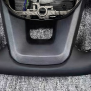 Volant sport en cuir noir avec surpiqûres |   Directement de l'usine pour les séries Toyota LC300 LC200 LC250 et Hilux Fortuner - Product Image 4