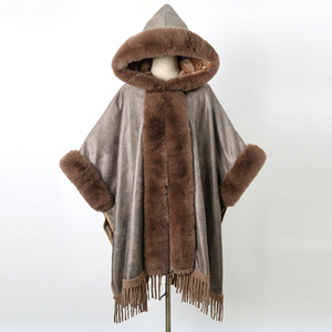 Châle et écharpe de luxe pour femme, poncho en <span class=keywords><strong>fausse</strong></span> <span class=keywords><strong>fourrure</strong></span> pelucheuse avec pompons, châle chaud à porter avec un chapeau - Product Image 3
