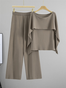 Ensemble deux pièces en maille tendance 2026 pour femme : <span class=keywords><strong>Cape</strong></span> décontractée effet superposé et pantalon – Collection Printemps-Automne - Product Image 4