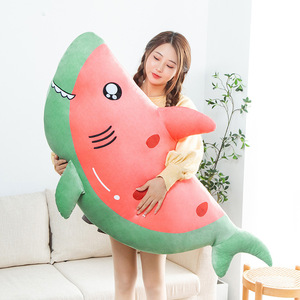 Almohada de tiburón sandía divertida y creativa, juguete de peluche para niña grande, almohada para dormir junto a la cama - Product Image 3
