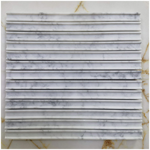 Carreaux <span class=keywords><strong>de</strong></span> mosaïque cannelés en marbre blanc <span class=keywords><strong>de</strong></span> Carrare 10 mm pour hôtels, salles <span class=keywords><strong>de</strong></span> bain, chambres, couloirs - Mur décoratif au design moderne - Product Image 3