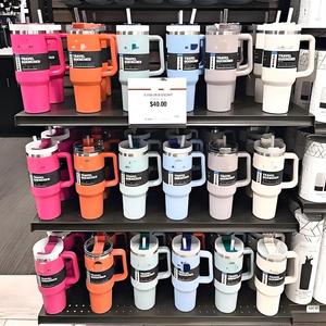 Vente en gros d'usine Stan Bestseller 1:1 <span class=keywords><strong>Original</strong></span> 40oz <span class=keywords><strong>Tasse</strong></span> de voiture en acier inoxydable de haute qualité, couleur unie, avec poignée, cadeau de camping - Product Image 3