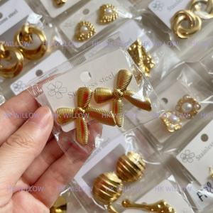 Joyería de acero inoxidable, pendientes de moda, caja sorpresa de joyería, pendientes de acero inoxidable chapados en oro de 18 quilates para mujer, pendientes de aro. - Product Image 6