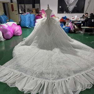 Vestido de Novia Moderno y Elegante XSS303, Estilo Halter sin Mangas, Corte Imperio, Cola de Capilla, con Lentejuelas, Flores, Encaje y Apliques de Cristal - Product Image 3