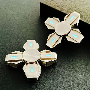 Top <span class=keywords><strong>Fidget</strong></span> <span class=keywords><strong>Spinner</strong></span> phát sáng, lớp phủ carbon giống như kim cương & Hệ thống mang chống trọng lực cho căng thẳng EDC tiktok - Product Image 3