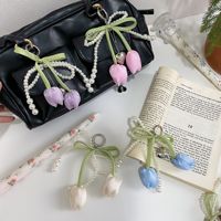 Porte-clés et breloques de sac en forme de cœur, avec perles, nœuds, rubans et fleurs de tulipes artificielles, rose et blanc, motif nœuds et amour