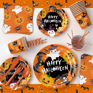Assiettes en papier jetables en forme de citrouille en gros pour les fêtes d'Halloween, d'anniversaire, de vacances et les réunions de famille - Product Image 5