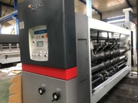 Machine d'impression flexographique entièrement automatique 4 couleurs pour cartons d'appareils électroménagers