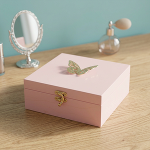 Caja Decorativa Cuadrada de Latón Plateado con Mariposas para Decoración del Hogar - Product Image 2