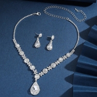 XE-10 Collier et boucles d'oreilles pendantes en cristal de diamant pour femmes, très vendu, luxueux, élégant et tendance pour les mariages, les fêtes, les cadeaux