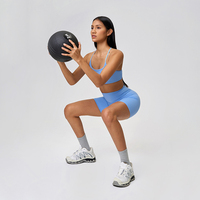 Soutien-gorge de sport léger et sans coutures pour femme, respirant, coupe ajustée, dos nageur, fines bretelles, logo frontal, idéal pour le yoga et les activités sportives estivales