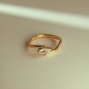 Anillo YF5111 <span class=keywords><strong>de</strong></span> Moda para San Valentín, Minimalista, Impermeable, Chapado en Oro <span class=keywords><strong>de</strong></span> 18k PVD, Acero Inoxidable, con Zirconia en Forma <span class=keywords><strong>de</strong></span> Ojo <span class=keywords><strong>de</strong></span> Caballo Relámpago - Product Image 3