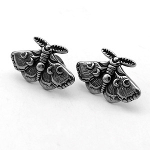 Pendientes yunnique con forma de insecto, diseño de mariposa retro de acero de titanio para mujer - Product Image 1