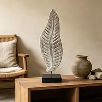 Patung Kayu Solid Daun Panjang Ukiran Tangan Tekstur Urat Simetris Putih Antik Gaya Wabi Sabi Dekorasi Meja