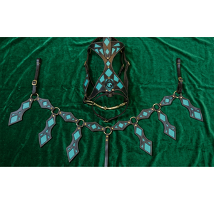 Ensemble d'équipement équestre authentique en cuir western, comprenant une bride et une selle avec des accents décoratifs perlés, parfait pour la randonnée. - Product Image 4