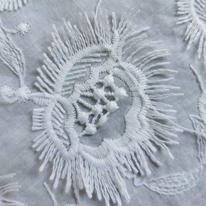 Tela de Algodón Peinado con <span class=keywords><strong>Bordado</strong></span> de Plumas de Pavo Real en 3D, Color Blanco 9088, Tela con Flecos y Recortes en Relieve para Vestidos y Blusas de Verano - Product Image 5