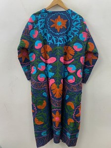 เสื้อแจ็คเก็ตผ้ากำมะหยี่ปักลายดอกไม้สไตล์ซูซานี ทำมือ เสื้อโค้ทยาวสำหรับฤดูหนาว สไตล์โบโฮ สำหรับผู้หญิง - Product Image 4