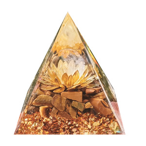 Pyramide en résine époxy avec galets de cristal, ornement de bureau, décoration d'aquarium, cadeau - Product Image 5