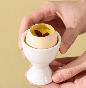 Porte-œuf en céramique blanche de style européen moderne, sur pied haut, pour table, écologique, créatif, également support à bougie décoratif - Product Image 5