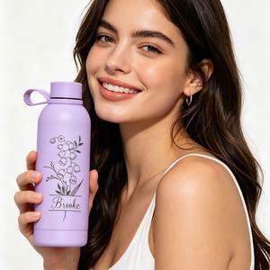 Gobelet isotherme en acier inoxydable de 17 oz avec fleur du mois de naissance et nom gravés - Product Image 2