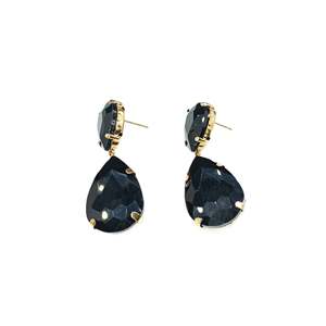 Boucles d'oreilles pendantes tendance en acier inoxydable 316L plaqué or PVD avec pierre noire facettée, durables et résistantes - Product Image 1