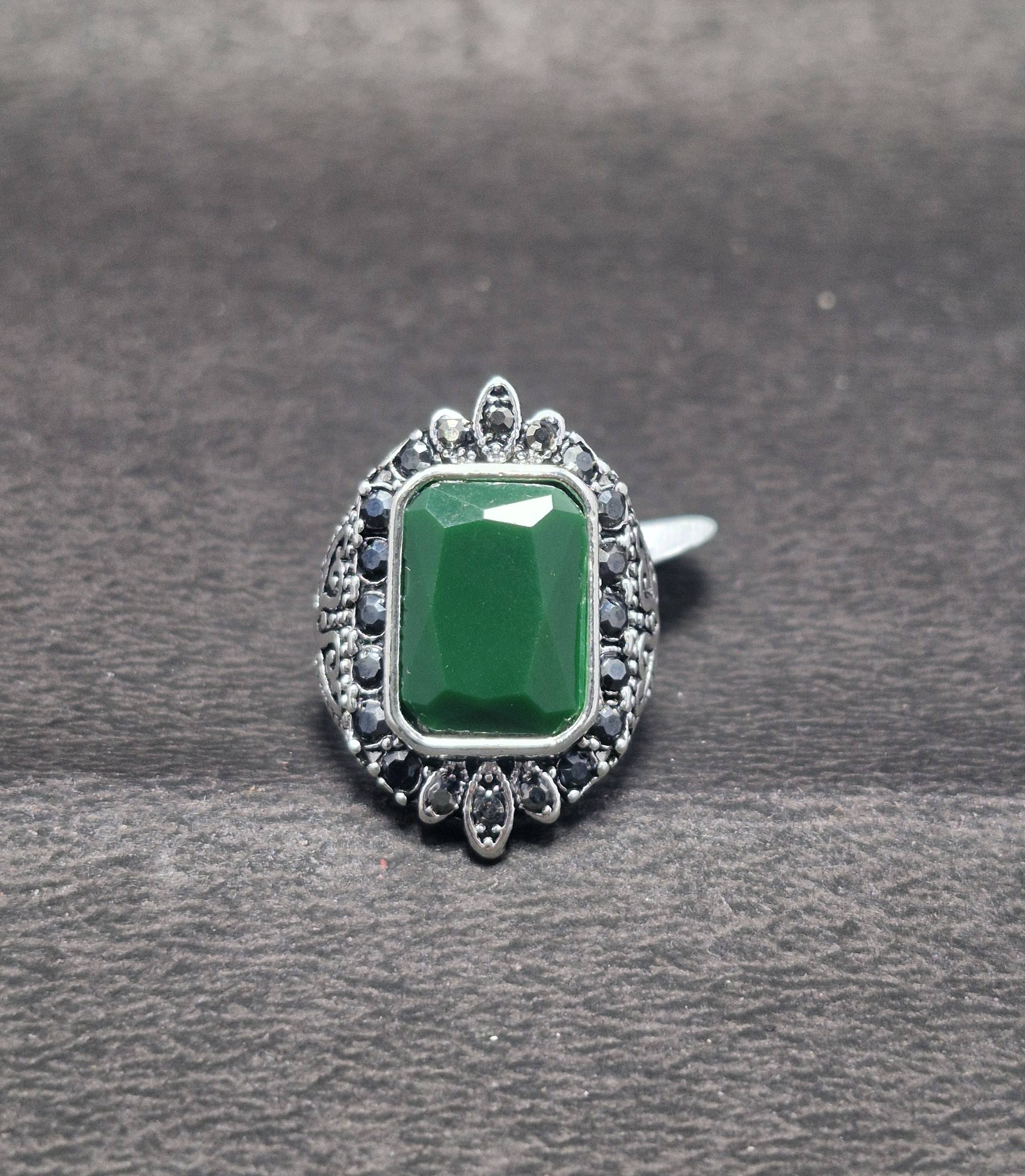 สีเขียว