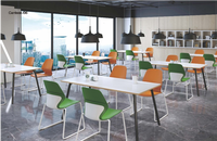 Vente en gros de chaise de bureau moderne en plastique PP pivotante avec coussin empilable pour salle de conférence zones de formation et d'attente