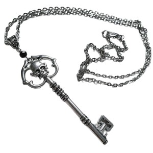 Collier tendance gothique Europe et États-Unis avec pendentif clé et crâne sombre, cadeaux personnalisés, bijoux créatifs et mode - Product Image 1