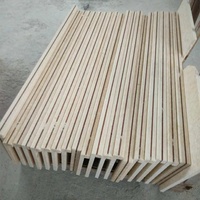 Escalier en marbre beige clair avec marches droites et courbes, carreaux durables pour usage hôtelier, escaliers intérieurs