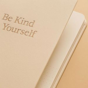 Soyez en douceur avec vous-même : Journal A5 en similicuir à couverture rigide pour l'autosoins, la réflexion quotidienne et la gratitude – Cadeau pour la santé mentale - Product Image 2