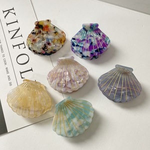 مشبك قرش مصنوع يدويًا من مادة الأسيتات بتصميم ياباني - Product Image 1