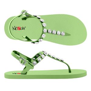 Sandalias al por mayor con diamantes de imitación y correa en T para mujer, chanclas moradas de gelatina con hebilla ajustable en la parte trasera, zapatos de playa con cristales, OEM de fábrica. - Product Image 2