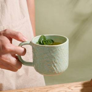 Taza de Café de Porcelana Pintada a Mano con Diseño Nórdico, Personalizable con Logotipo, Reutilizable, Apta para Alimentos, Lavavajillas y Microondas, para Negocios - Product Image 4