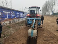 Machine à creuser des fossés de type chaîne Dolphin Farm Equipment, trancheuse pour tracteur avec moteur, longue durée de vie