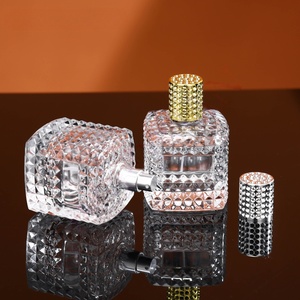 Produits en stock : Flacons en verre carrés <span class=keywords><strong>de</strong></span> 100 ml avec pulvérisateur – Fournisseurs <span class=keywords><strong>de</strong></span> flacons <span class=keywords><strong>de</strong></span> <span class=keywords><strong>parfum</strong></span> - Product Image 3