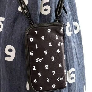 Sac bandoulière minimaliste à impression numérique, portable et universel, pour téléphone, passeport et cartes - Product Image 1