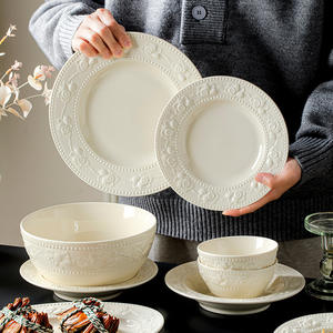 <span class=keywords><strong>Service</strong></span> de table en céramique moderne de luxe à motif en relief, couleur sous-glaçure crème, motif alimentaire en relief, comprend des bols et des assiettes - Product Image 3