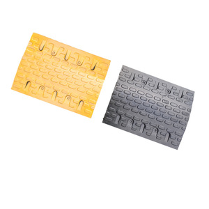 Reductores de velocidad de goma 50x40x5cm cuadrados para tráfico vial y estacionamientos - Product Image 5