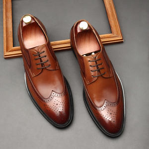 Nouvelles chaussures en cuir pour hommes en brocart gravé à bout pointu pour jeunes chaussures en cuir pour hommes de style britannique - Product Image 4