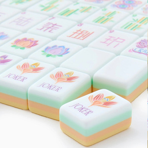 Tuiles de Mahjong Américaines de Luxe à 4 Couches Jaune Clair avec Motifs Végétaux Uniques Dessinés à la Main pour les Soirées de Jeux en Famille - Product Image 5