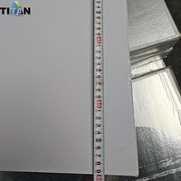 Plaques de plafond en PVC antibactériennes et ignifuges 600x600mm, panneaux de plâtre acoustiques stratifiés vinyle pour projets de bureaux et hôpitaux
