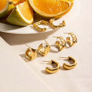 Boucles d'oreilles minimalistes en acier inoxydable plaqué or 18 carats Boucles d'oreilles irrégulières carrées en forme de C - Product Image 2