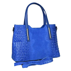 Sac à bandoulière élégant pour femme en similicuir avec fermeture éclair lisse, sac à main léger pour usage quotidien avec design à pompon - Product Image 6