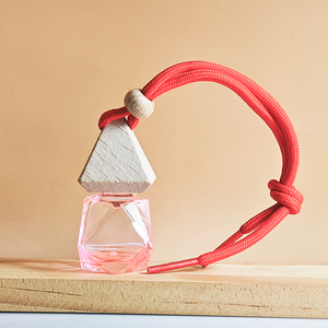 Botella difusora de forma única personalizada vacía de 8ml al por mayor ambientador colgante de perfume para coche con tapa de madera de cuerda de colores - Product Image 3