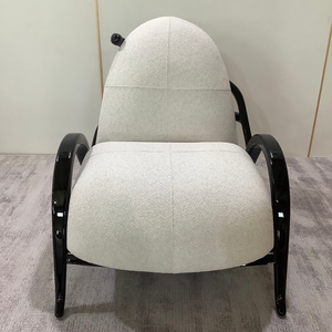<span class=keywords><strong>Fauteuil</strong></span> d'appoint style Art Déco avec structure en bois noir brillant, tissu bouclé blanc, <span class=keywords><strong>fauteuil</strong></span> incurvé pour un intérieur luxueux et un hôtel de charme - Product Image 1